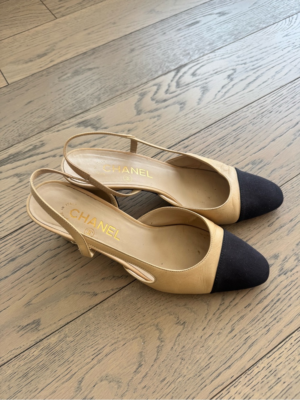 CHANEL Two-Tone Slingback Pumps in Beige and Black Cap Toe - Picture 2 of 4